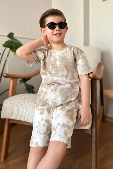 Erkek Çocuk New York Yazı Baskı ve Batık Desenli Penye T-Shirt Kahverengi Şortlu Takım - Resim 7