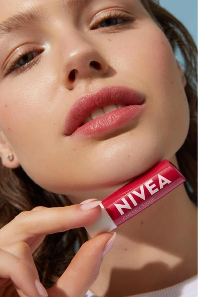 NIVEA Kiraz Dudak Bakım Kremi Ve Parlatıcısı 4.8gr, Nemlendirici, Hafif Kırmızı Işıltı, Kiraz Kokusu - 3