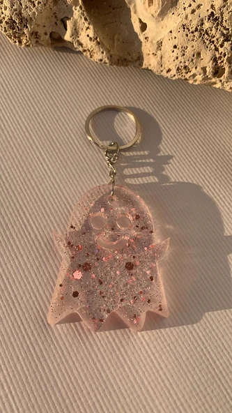 Şeffaf Pembe Glitterli Gold Aksesuarlı Hayalet Şekil Anahtarlık El Yapımı Epoksi Hediyelik ürün görseli