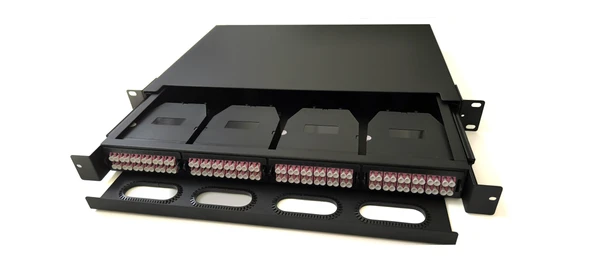 Beek 4 port MPO Boş Patch Panel (BC-FO-5MPC-24-12DLC/4 model MPO Kaset ler haricen temin edilmelidir)Beek 19  4 Slot MTP/MPO Patch Panel, 1U, empty