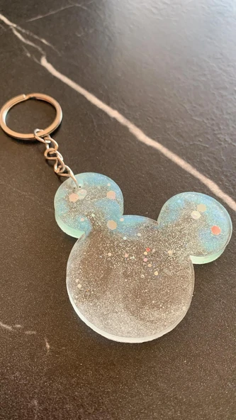 Mavi Renk ve Gümüş Glitter Mickey Mouse Gümüş Aksesuarlı Anahtarlık El Yapımı Epoksi Hediyelik - Resim 3