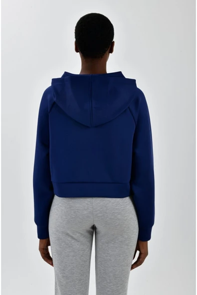 Kadın Sol Göğsü Logo Detaylı Cepli Kapüşonlu Sweatshirt - 7