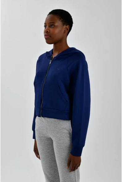 Kadın Sol Göğsü Logo Detaylı Cepli Kapüşonlu Sweatshirt - 6