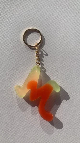 Rengarenk M Harf Şekilli Gold Aksesuarlı Anahtarlık Epoksi El Yapımı Hediyelik - 3