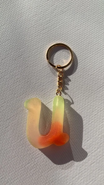 Rengarenk U Harf Şekilli Gold Aksesuarlı Anahtarlık Epoksi El Yapımı Hediyelik ürün görseli