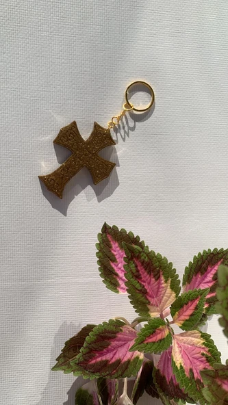 Kahverengi Gold Renkli Haç ve Kılıç Şekil Gold Aksesuarlı Anahtarlık El Yapımı Epoksi Hediyelik MDL3 - Resim 7