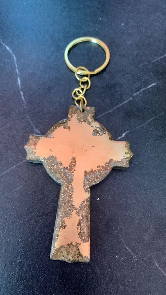 Kahverengi Gold Renkli Haç ve Kılıç Şekil Gold Aksesuarlı Anahtarlık El Yapımı Epoksi Hediyelik MDL2 - 5