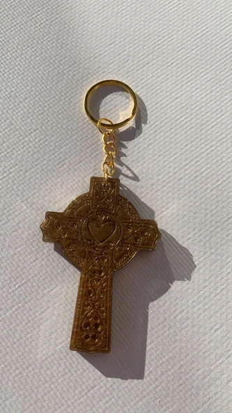 Kahverengi Gold Renkli Haç ve Kılıç Şekil Gold Aksesuarlı Anahtarlık El Yapımı Epoksi Hediyelik MDL2 - 6