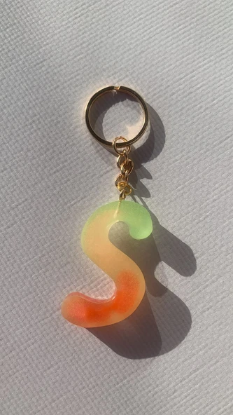 Rengarenk S Harf Şekilli Gold Aksesuarlı Anahtarlık Epoksi El Yapımı Hediyelik - 7