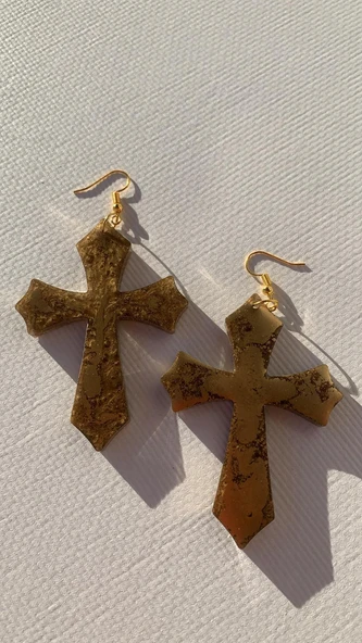 Kahverengi Gold Renkli Haç ve Kılıç Şekil Gold Aksesuarlı Küpe El Yapımı Epoksi Hediyelik MDL5 - 7