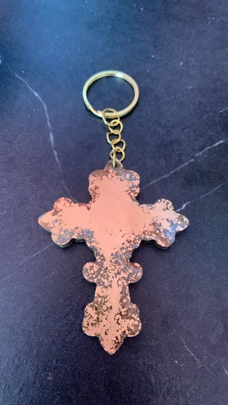 Kahverengi Gold Renkli Haç ve Kılıç Şekil Gold Aksesuarlı Anahtarlık El Yapımı Epoksi Hediyelik MDL4 - Resim 4