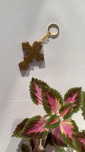 Kahverengi Gold Renkli Haç ve Kılıç Şekil Gold Aksesuarlı Anahtarlık El Yapımı Epoksi Hediyelik MDL4 - Resim 7