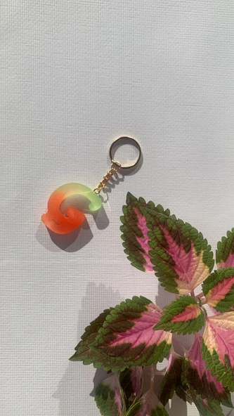 Rengarenk G Harf Şekilli Gold Aksesuarlı Anahtarlık Epoksi El Yapımı Hediyelik ürün görseli