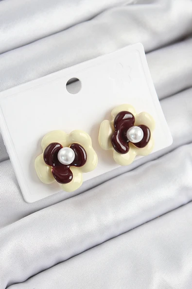 İnci Detaylı Krem Kahverengi Renk Papatya Model Kadın Küpe