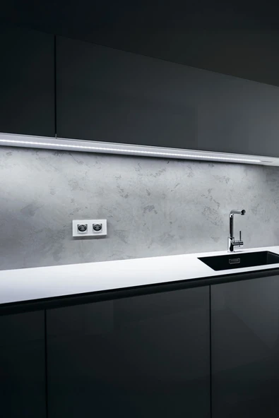 Voxify 5 Metre Mutfak Tezgah Altı Led Aydınlatma Adaptörlü Tak Çalıştır Aydınlatmalı Şerit Led Beyaz Işık - 2
