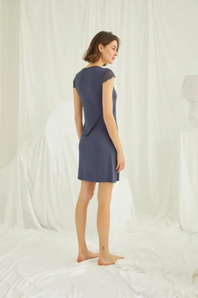 Kolu Omzu ve Yakası Dantelli Önü Düğmeli Gecelik - Resim 5