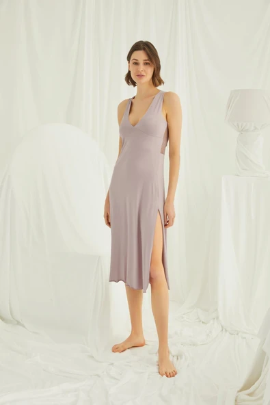 Göğsü ve Sırtı Dekolteli Dantelli Yırtmaçlı Gecelik - Resim 4