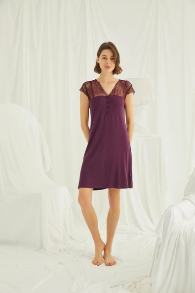 Yakası ve Omzu Dantelli Önü Düğmeli Gecelik ürün görseli