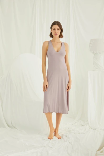 Göğsü ve Sırtı Dekolteli Dantelli Yırtmaçlı Gecelik ürün görseli