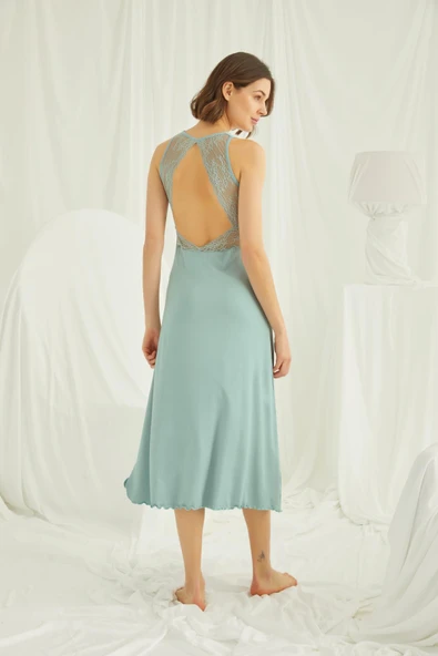 Göğüs ve Sırt Dekolteli Dantelli Yırtmaçlı Askılı Gecelik - Resim 4