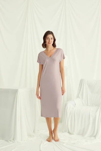 Yakası Dantelli Kısa Kollu Gecelik