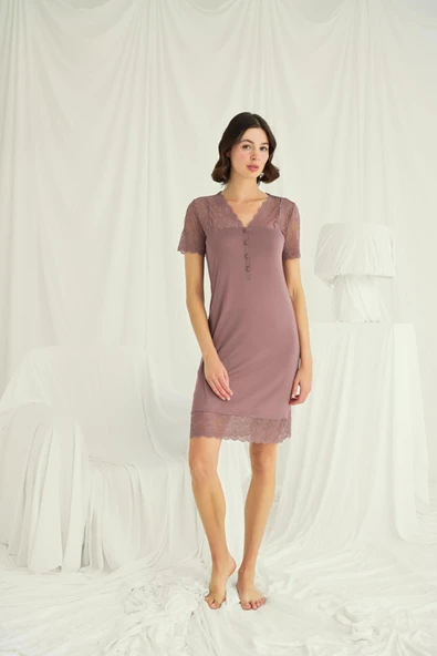 Yakası Kolu Omzu ve Eteği Dantelli Önü Düğmeli Gecelik ürün görseli