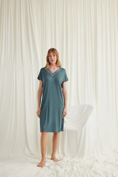 Yakası Dantelli Kısa Kollu Gecelik ürün görseli