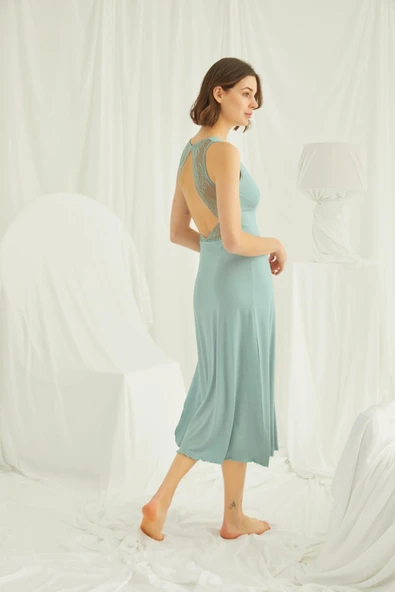 Göğüs ve Sırt Dekolteli Dantelli Yırtmaçlı Askılı Gecelik - Resim 5