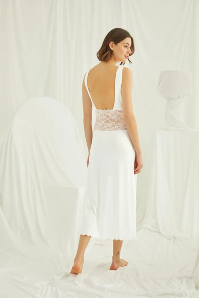 Göğüs ve Sırt Dekolteli Dantelli Yırtmaçlı Gecelik - Resim 5