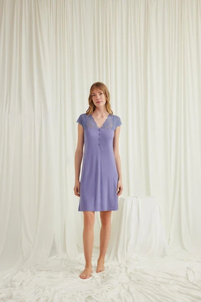 Kolu Omzu ve Yakası Dantelli Önü Düğmeli Gecelik ürün görseli