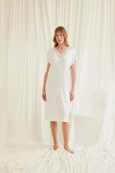 Yakası Dantelli Kısa Kollu Gecelik ürün görseli