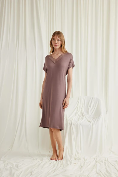 Yakası Dantelli Kısa Kollu Gecelik ürün görseli