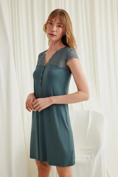 Kolu Omzu ve Yakası Dantelli Önü Düğmeli Gecelik - Resim 5