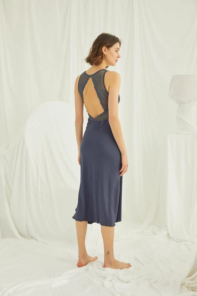 Göğüs ve Sırt Dekolteli Dantelli Yırtmaçlı Askılı Gecelik - Resim 5