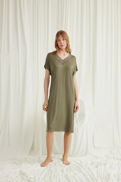 Yakası Dantelli Kısa Kollu Gecelik ürün görseli