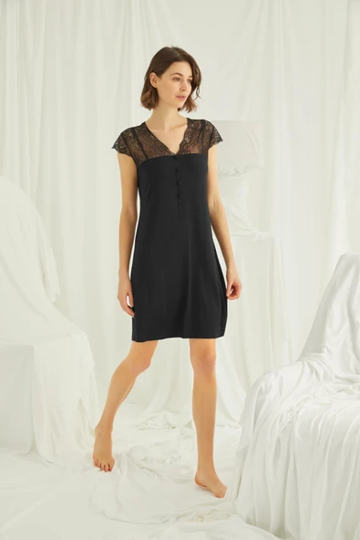 Kolu Omzu ve Yakası Dantelli Önü Düğmeli Gecelik - Resim 4