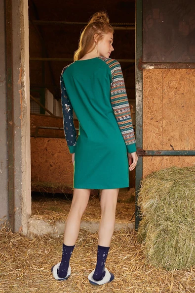 Desenli ve Baskılı Önü Düğmeli "Hello Cold Days" Gecelik - Resim 5