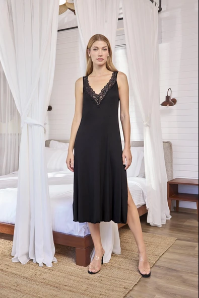 Göğüs ve Sırt Dekolteli Dantelli ve Yırtmaçlı Gecelik - Resim 4