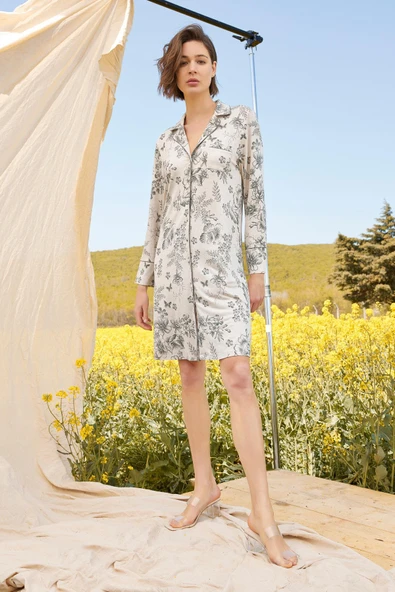 Çiçek ve Yaprak Desenli Gömlek Yakalı Boydan Düğmeli Gecelik - 2