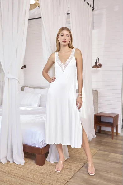 Göğüs ve Sırt Dekolteli Dantelli ve Yırtmaçlı Gecelik ürün görseli