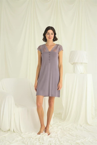 Kolu Omzu ve Yakası Dantelli Önü Düğmeli Gecelik ürün görseli