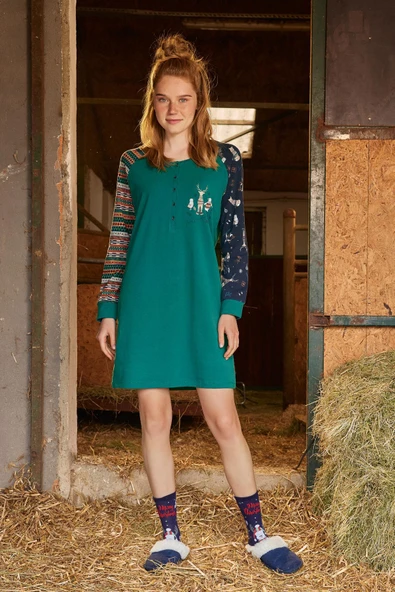 Desenli ve Baskılı Önü Düğmeli "Hello Cold Days" Gecelik ürün görseli