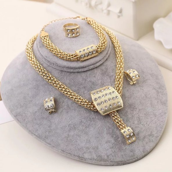 Avrupa Model Vintage Altın Rengi Takı Seti(KOLYE+BİLEKLİK+KÜPE ve YÜZÜK)
