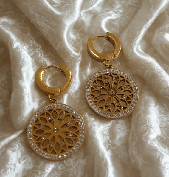 Monalisa Home Gold Sallantılı Lüks  Figürlü Gösterişli Küpe ürün görseli 1