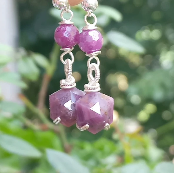 2347 Gümüş(925) aparatlı kök Yakut el yapımı küpe