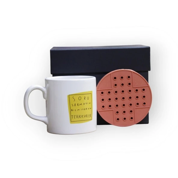 Geçmişin İzlerini Taşıyan İçerikli Siyah Hediye Kutusu ve Soru Sormayın Bilmiyorum Yazılı Kupa Bardak - 3