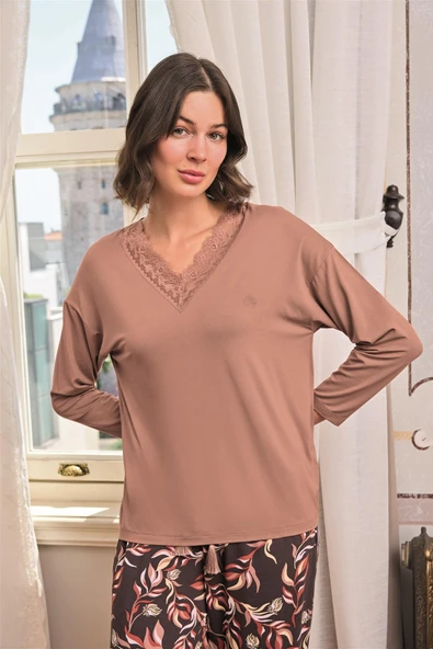 Yaprak Desenli Dantelli V Yaka Pijama Takımı - Resim 4