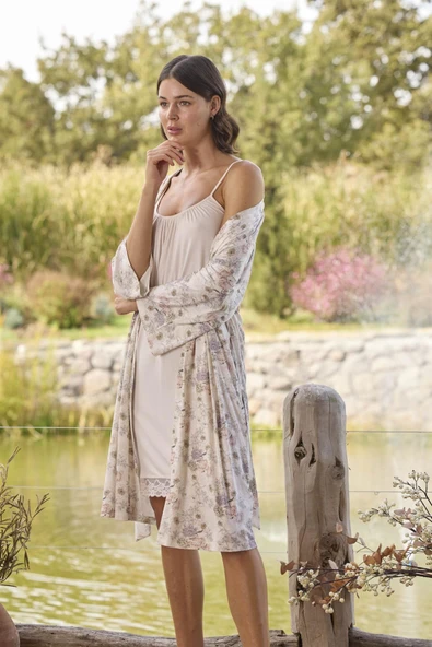 Çiçek Desenli ve Dantelli Sabahlık Takımı - Resim 2