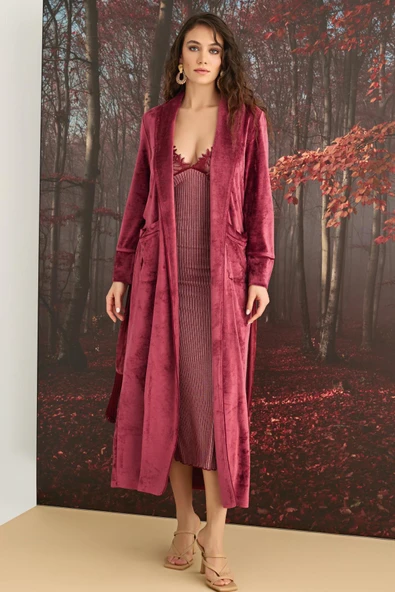 Dantelli ve Dekolteli Kadife Sabahlık Takımı - 2