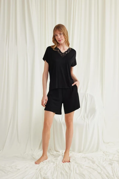 Kısa Kollu Dantelli V Yaka Şort Takımı - 4